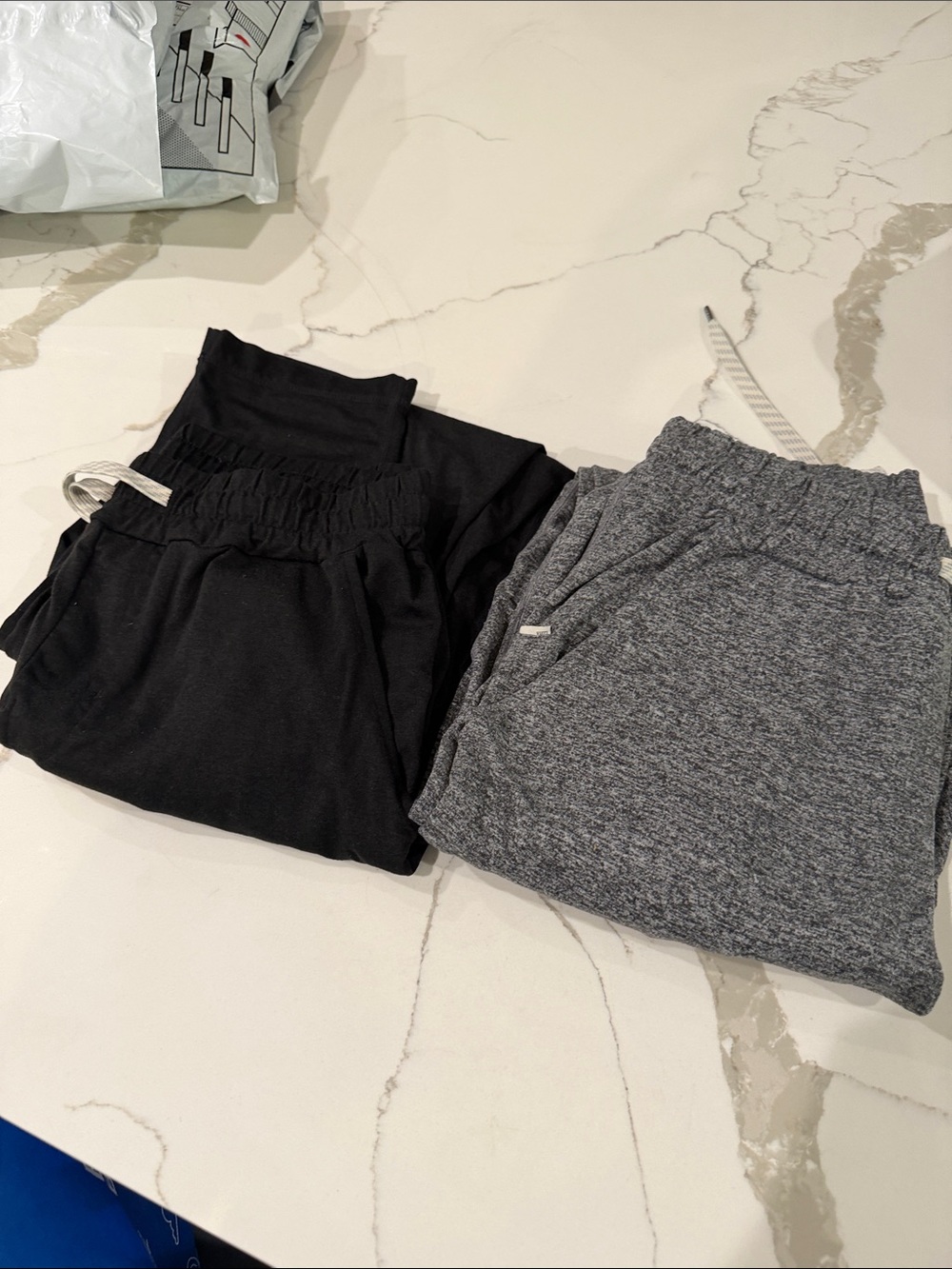 2 Vuori Athletic Sweatpants Size Small